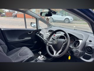 /photos/9752/fe32b63f-a099-33cb-b01b-7a6383a27210_i320x240.jpg